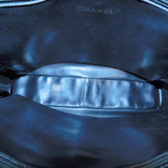 AHH!! CHANEL LAMB SKIN TOTE!!!! GORGEOUS!! - Picture 11 of 13